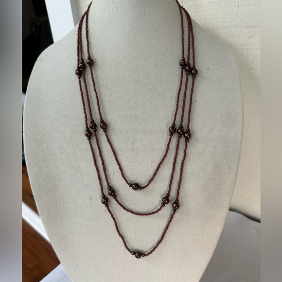 Group of 5 neutral tone beige and brown necklaces - Picture 2 of 7